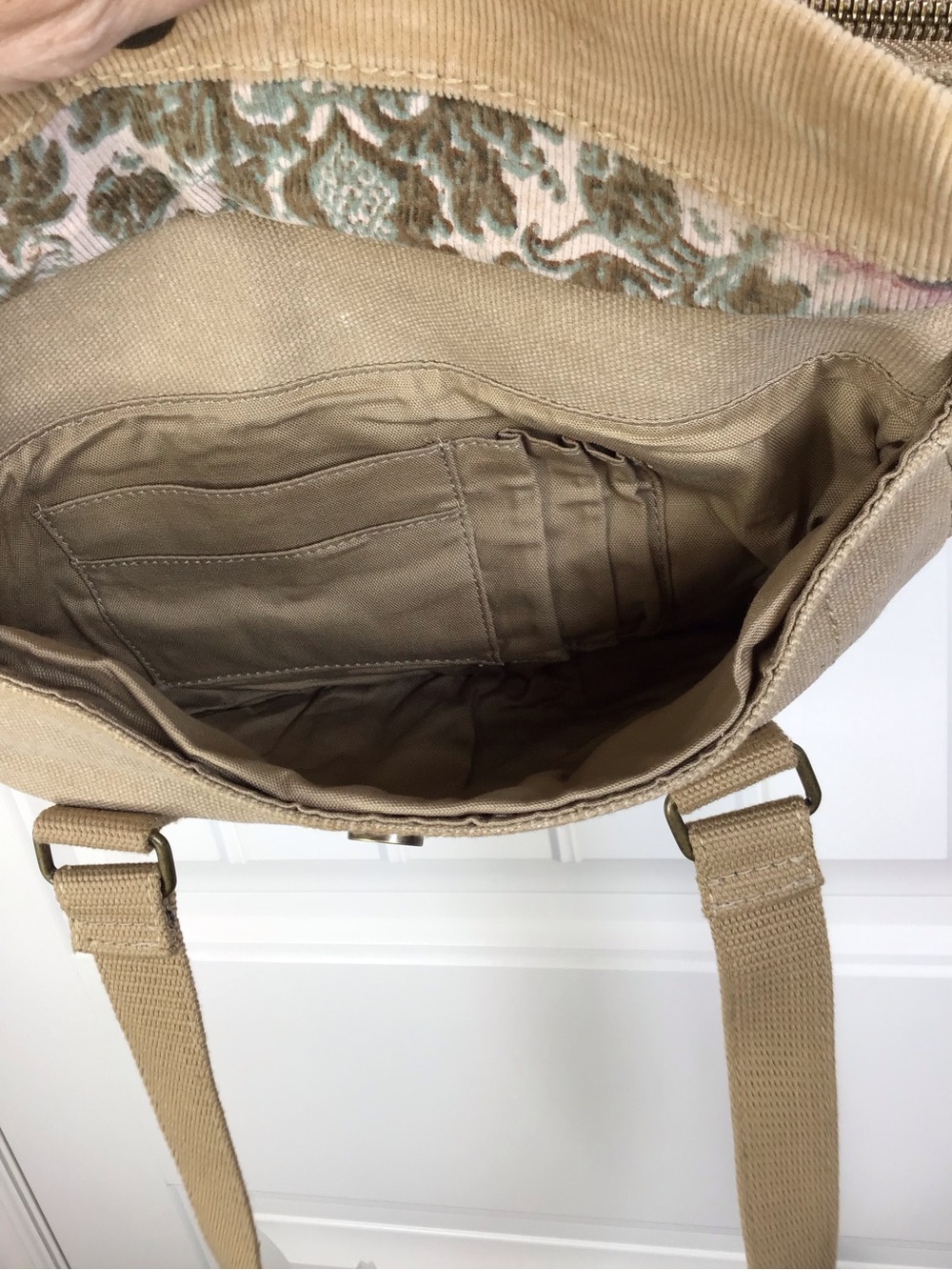 Fossil Canvas Utility Shoulder Bag Multi Pocket in Khaki. - Picture 8 of 10